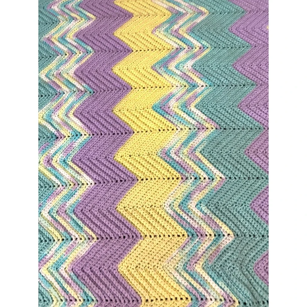 Vintage Handmade Crochet Chevron Afghan Pastel Ripple Blanket‎ Throw 62